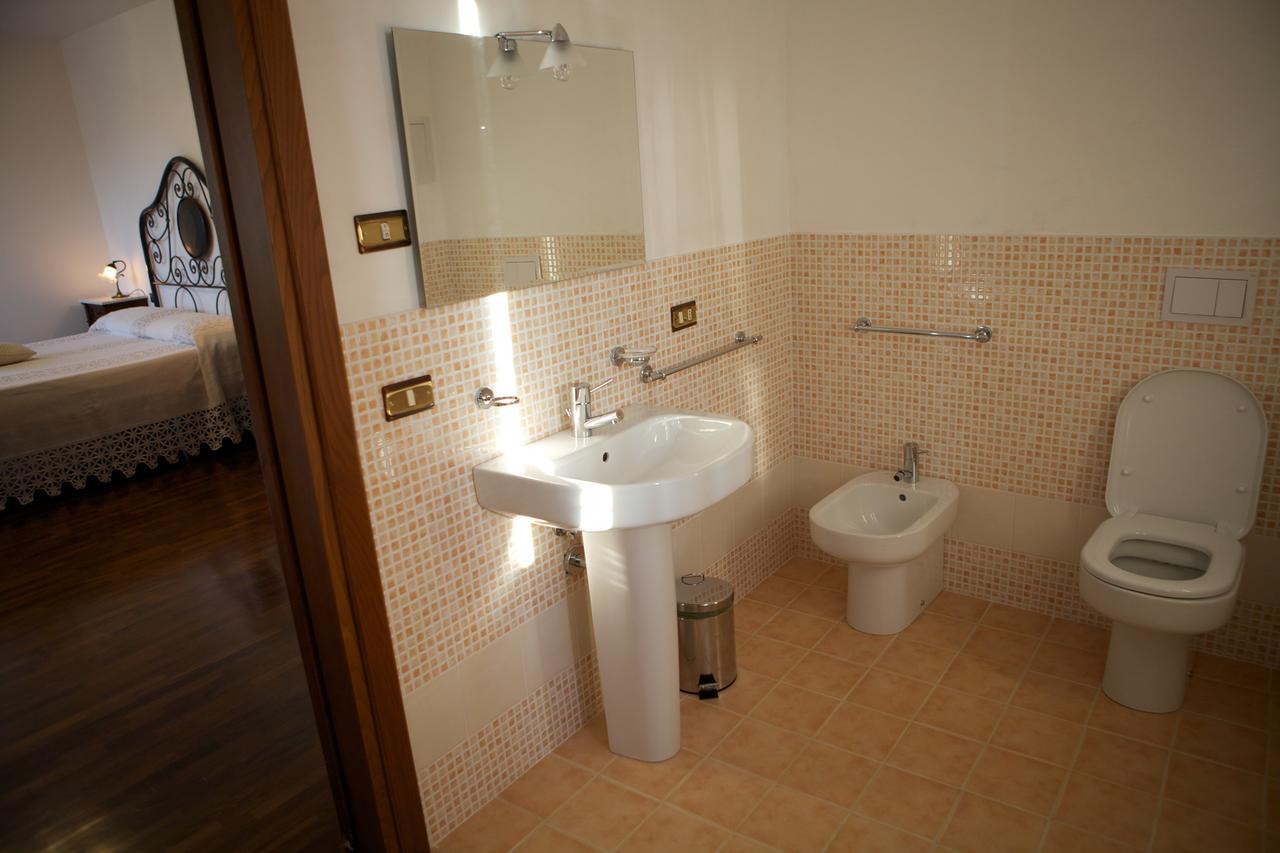 Agriturismo La Rocca Hotel Marsia Bilik gambar