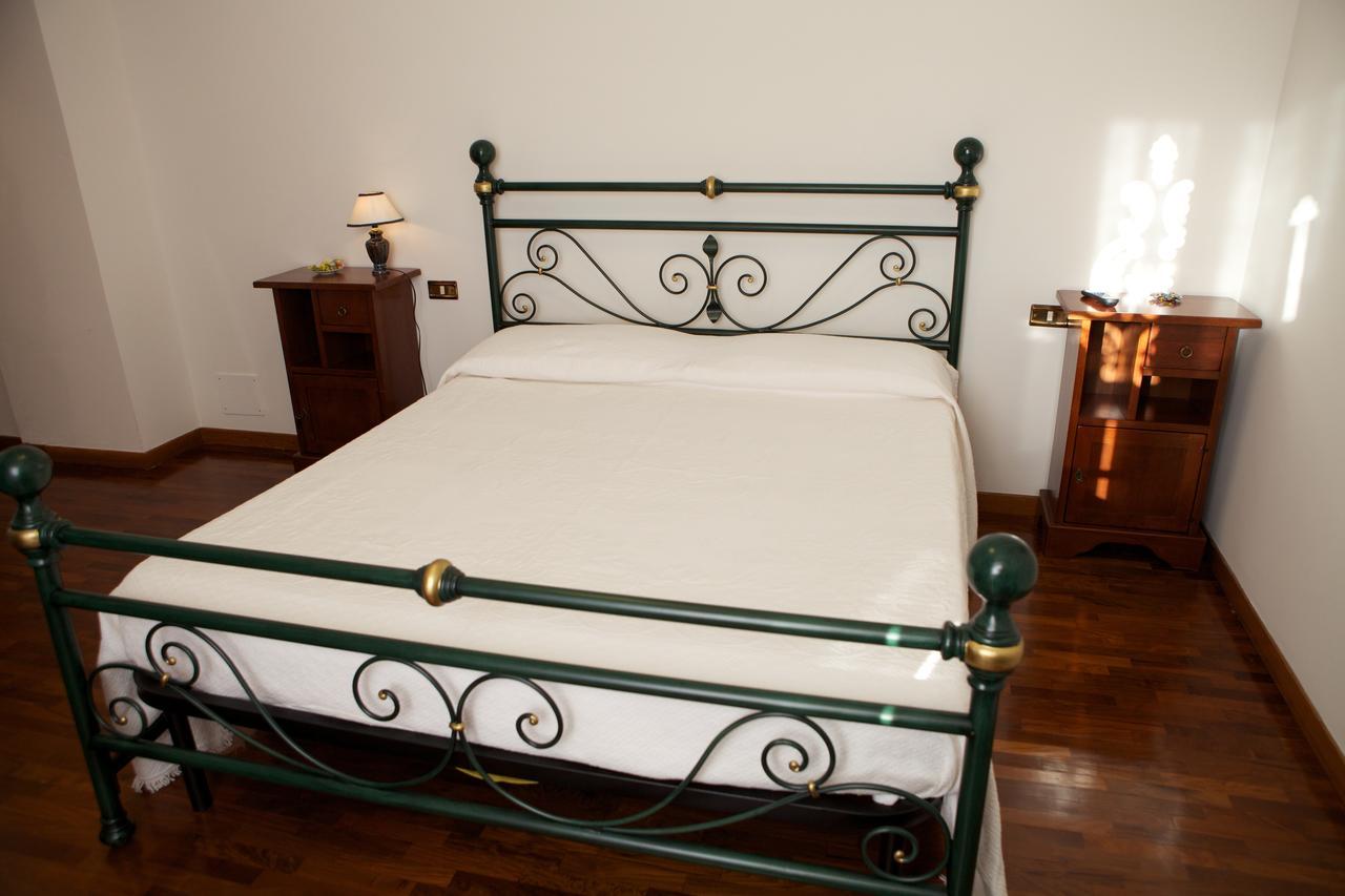 Agriturismo La Rocca Hotel Marsia Bilik gambar